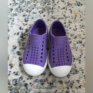 Natives - size 9 toddler